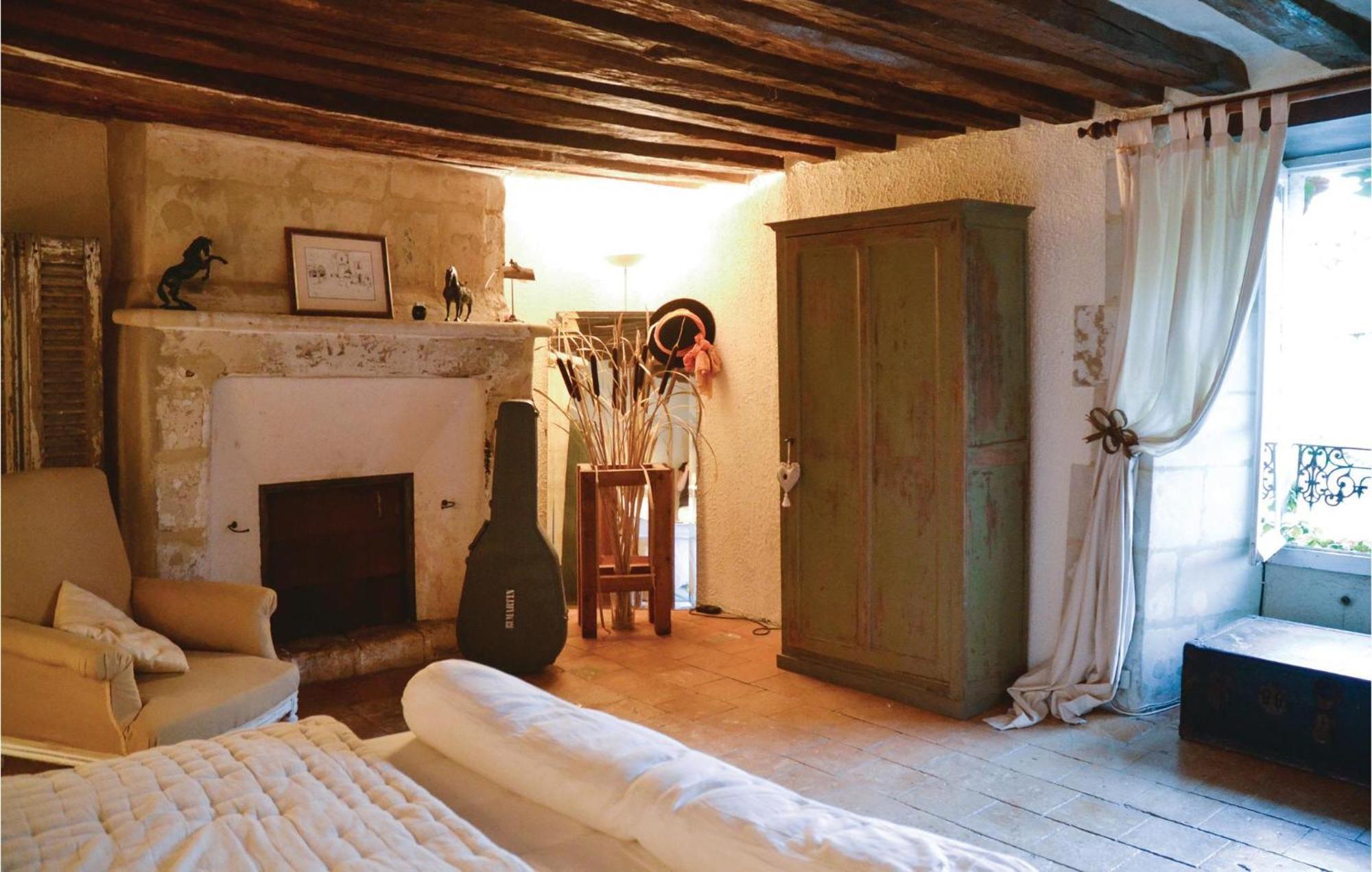 Cozy Home In Gennes With Kitchen Zewnętrze zdjęcie