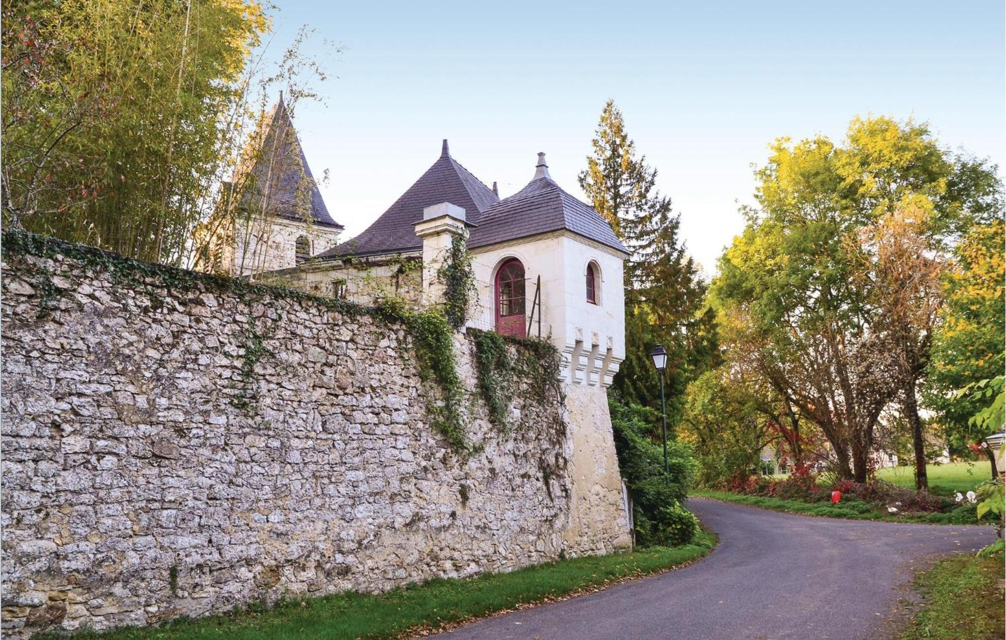 Cozy Home In Gennes With Kitchen Zewnętrze zdjęcie